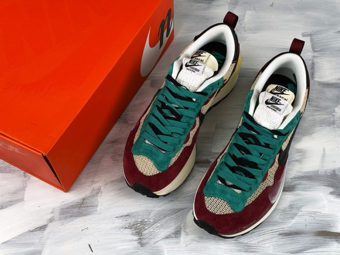 SACAI X NIKE REGASUS VAPORRLY SP BEIGE PURPLISH RED GRASS GREEN BV0073-102