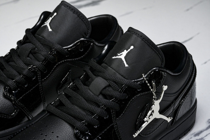 Air Jordan 1 Low “Black Croc”  HJ7743-010