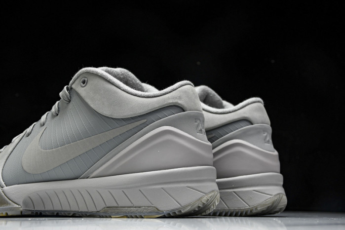 Zoom Kobe 4 