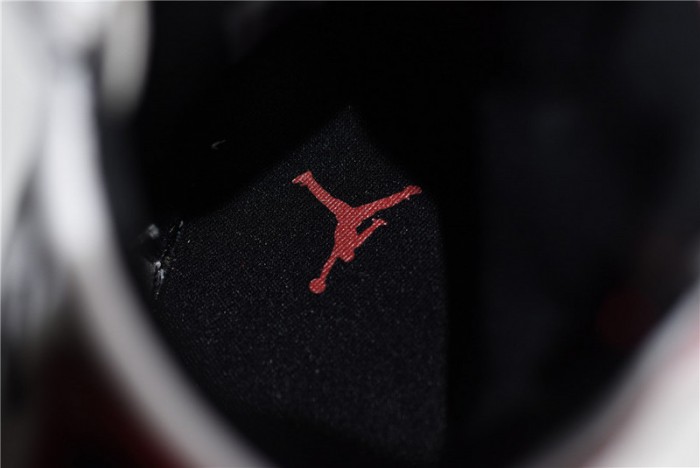 The Air Jordan 1 Rebel “Chicago” red AT4151-100