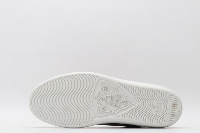 GC ACE EMBROIDERED LOW-TOP SNEAKER GC-19