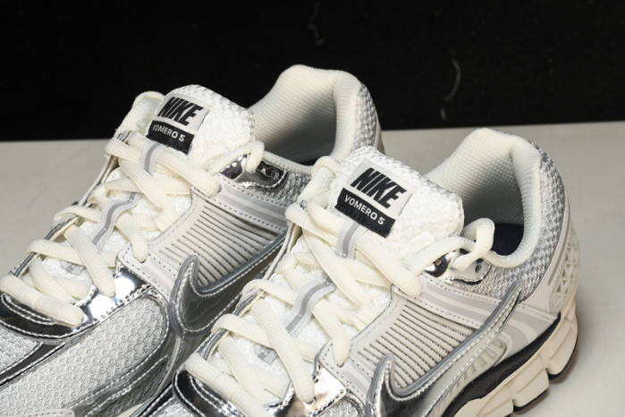 Nike Zoom Vomero 5 Photon Dust Metallic Silver  FD0884-025