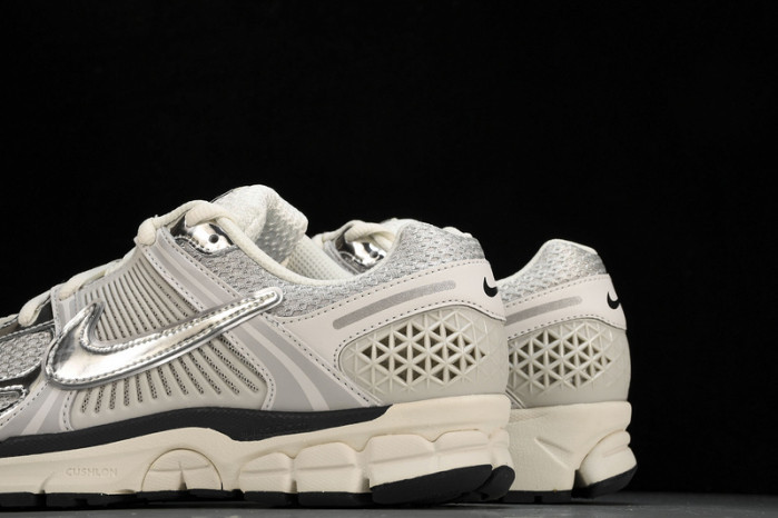 Nike Zoom Vomero 5 Photon Dust Metallic Silver  FD0884-025