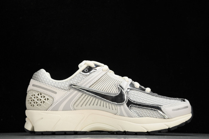 Nike Zoom Vomero 5 Photon Dust Metallic Silver  FD0884-025