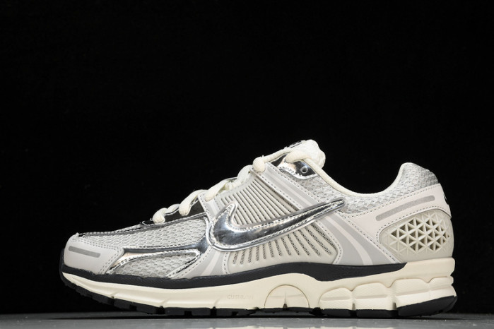 Nike Zoom Vomero 5 Photon Dust Metallic Silver  FD0884-025