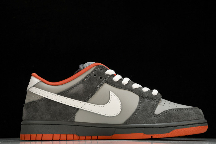 SB Dunk Low Staple NYC Pigeon  - 304292-011