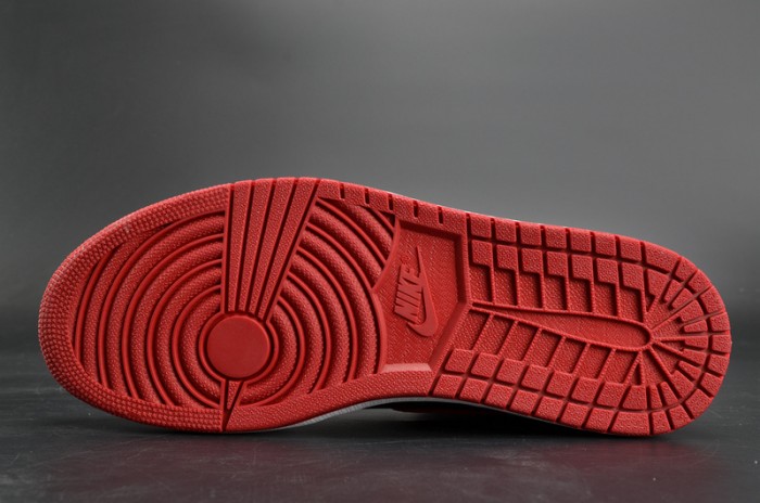 Air Jordan 1 Retro High OG “Banned” red mens  555088-001