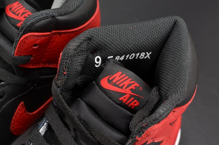 Air Jordan 1 Retro High OG “Banned” red mens  555088-001