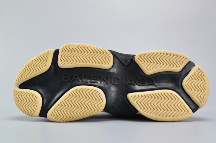 BL 17FW TRIPLE S 656686-W06G0-1001