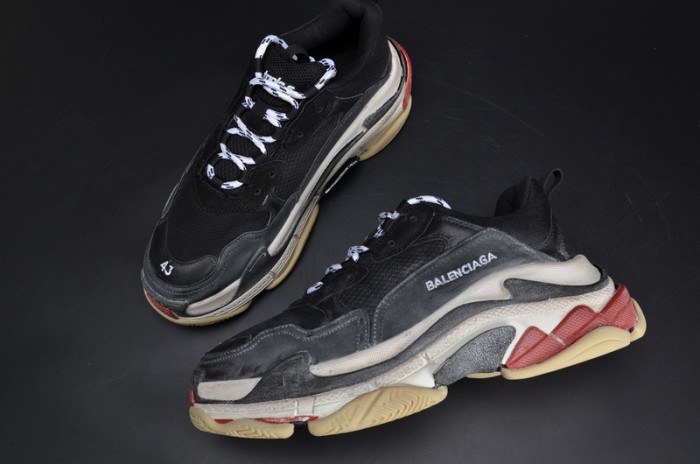 BL 17FW TRIPLE S TRAINER  BLACK/ RED MENS W05M23972