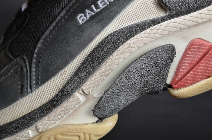 BL 17FW TRIPLE S TRAINER  BLACK/ RED MENS W05M23972