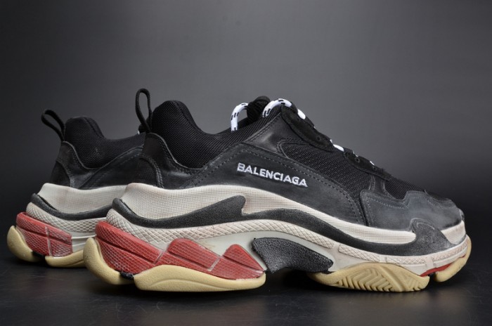 BL 17FW TRIPLE S TRAINER  BLACK/ RED MENS W05M23972