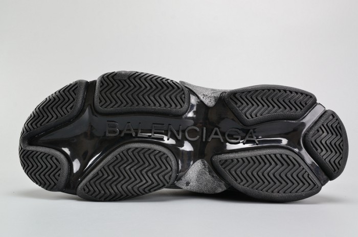 BL BLACK TRIPLE S TRAINER W06G01001