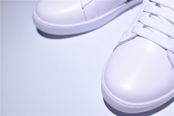 GC Ace Embroidered Low-Top Sneaker white with bee