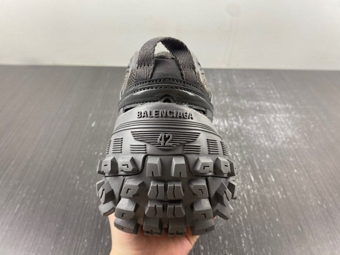 BLCG DEFENDER SNEAKER 685613 W2RA6 3000