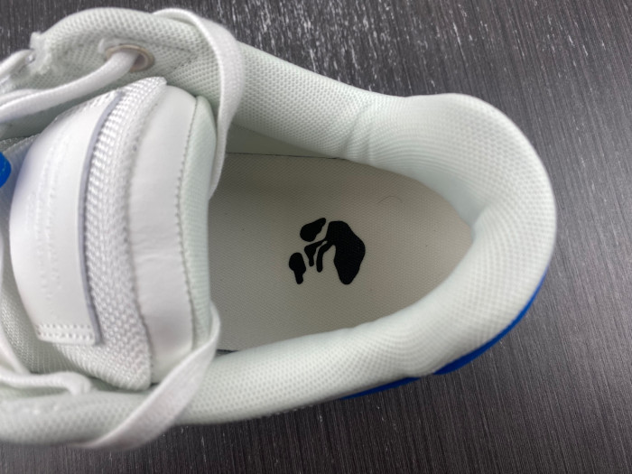 OFF-WHITE SNEAKER