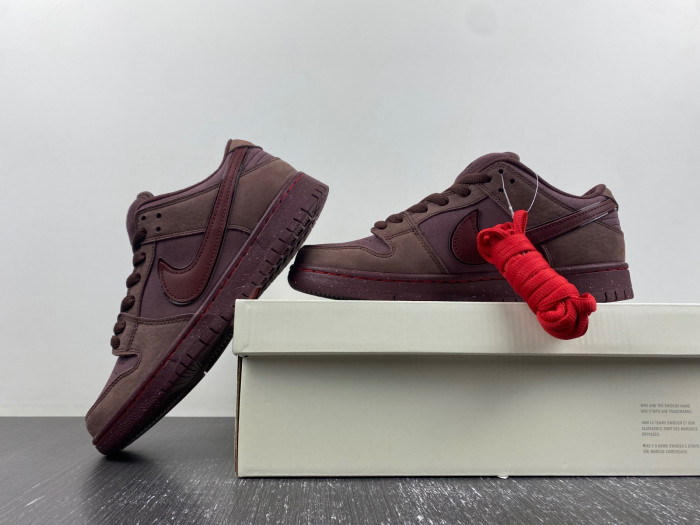Nike SB Dunk Low “City of Love” FN0619-600