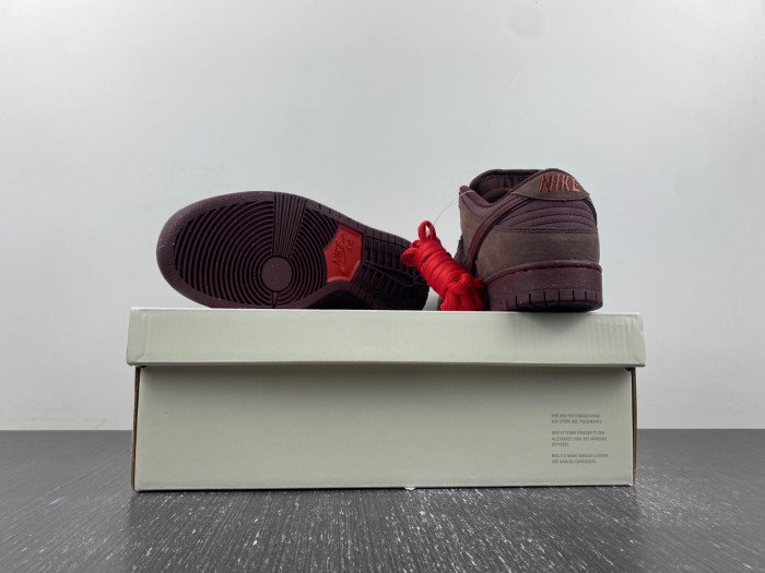 Nike SB Dunk Low “City of Love” FN0619-600