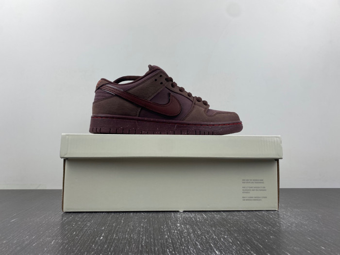 Nike SB Dunk Low “City of Love” FN0619-600