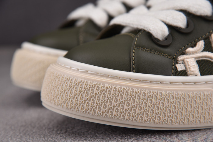 DR B33 SNEAKER