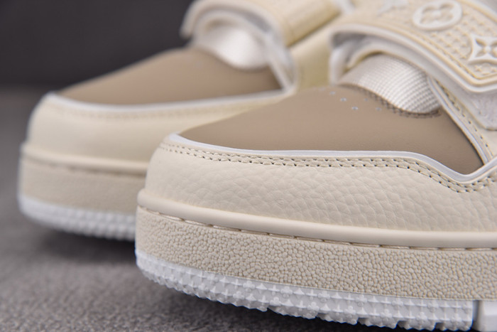 LV TRAINER SNEAKER 24071201