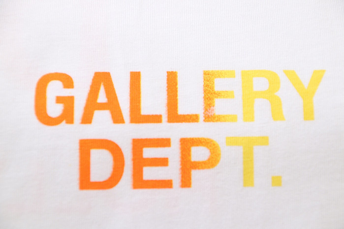 GA11ERY DEPT. T-SHIRT 24042329