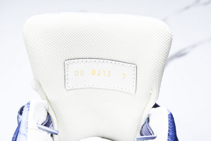 LV TRAINER SNEAKER 24070403
