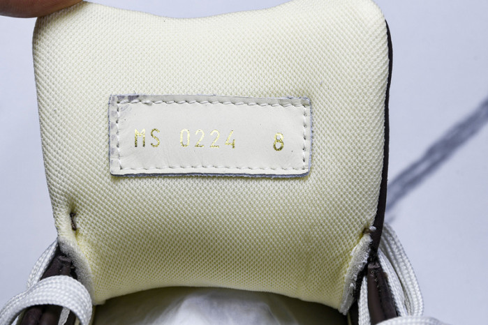 LV TRAINER SNEAKER 24051002