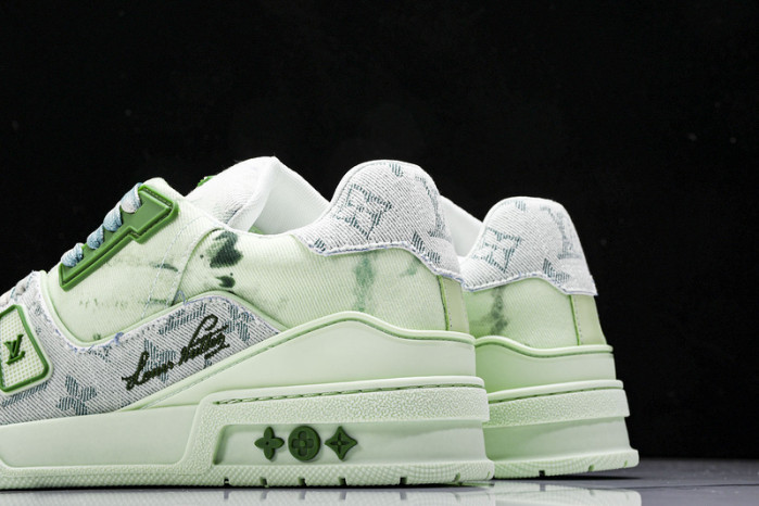 LV TRAINER SNEAKER 24070404