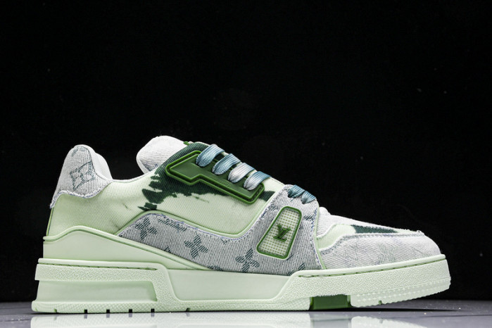 LV TRAINER SNEAKER 24070404