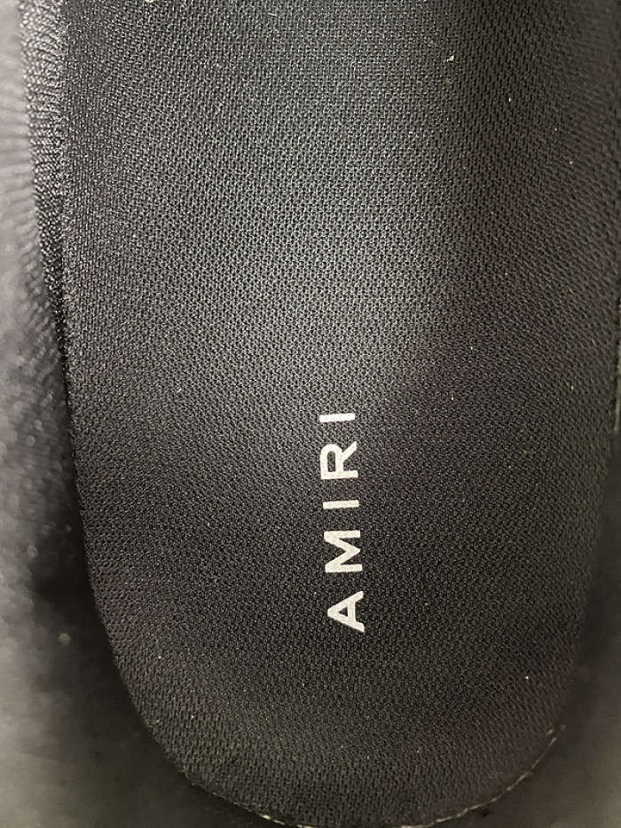 AR1M1 Low-Top Sneaker