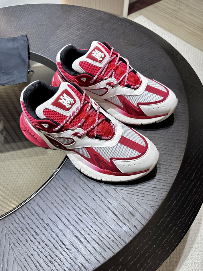 AR1M1 Low-Top Sneaker