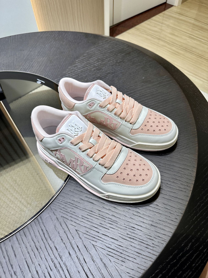 AR1M1 Low-Top Sneaker
