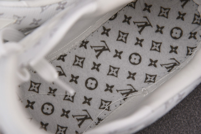 LV TRAINER SNEAKER LOW