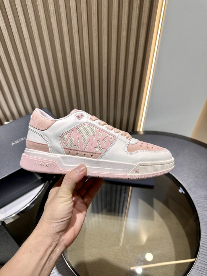 AR1M1 Low-Top Sneaker