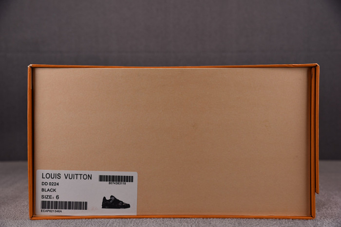 LV TRAINER SNEAKER 24062702