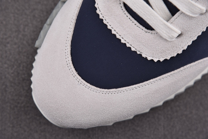 H**mes bouncing sneaker