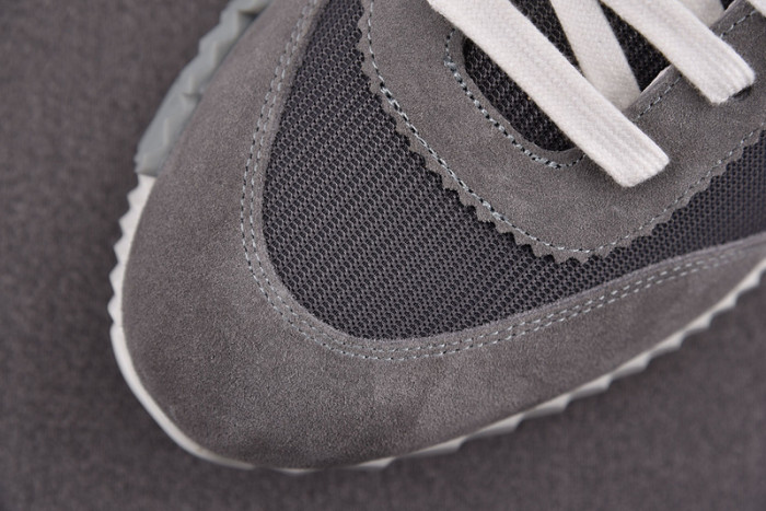 H**mes bouncing sneaker