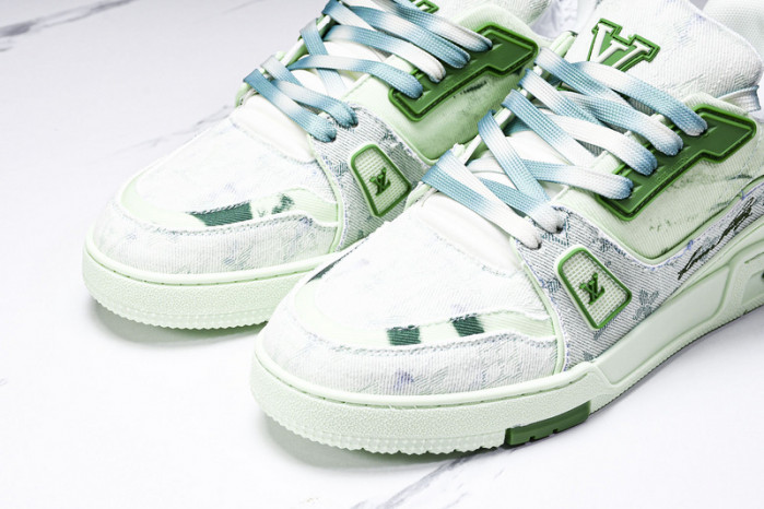 LV TRAINER SNEAKER 24070404